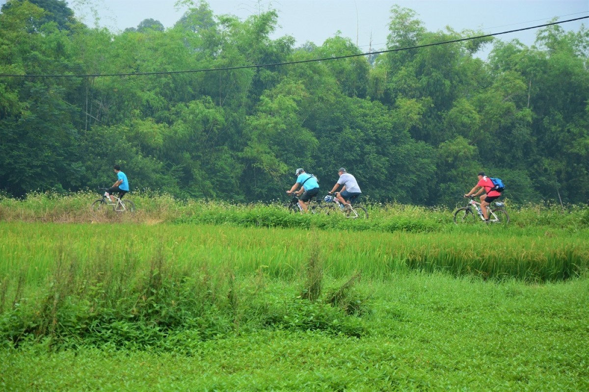 Electric Bike Tour Hanoi Co Loa Citadel 1 Day